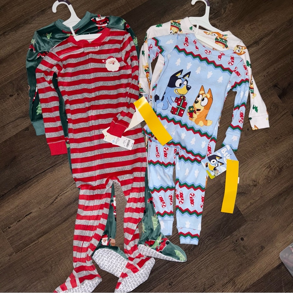NWT Carter’s & Bluey 2T Toddler Holiday Pajamas
